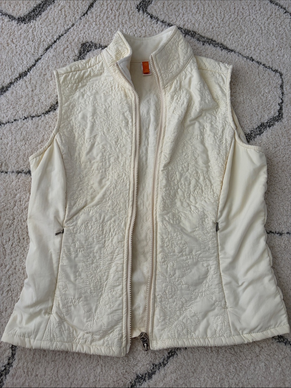 Lucy Women's Cream/light yellow Quilted Zip-Front Vest